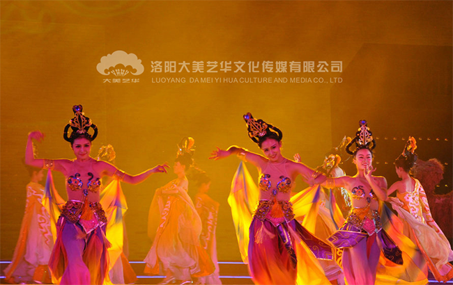 第36屆中國洛陽(yáng)牡丹文化節開(kāi)幕式現場(chǎng)，《隋唐洛陽(yáng)城》篇章歌舞演出